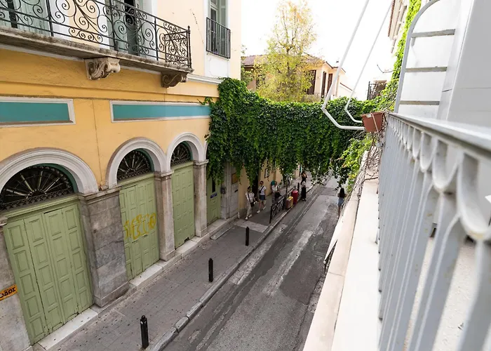 Elia Cosy In The Heart Of Plaka
